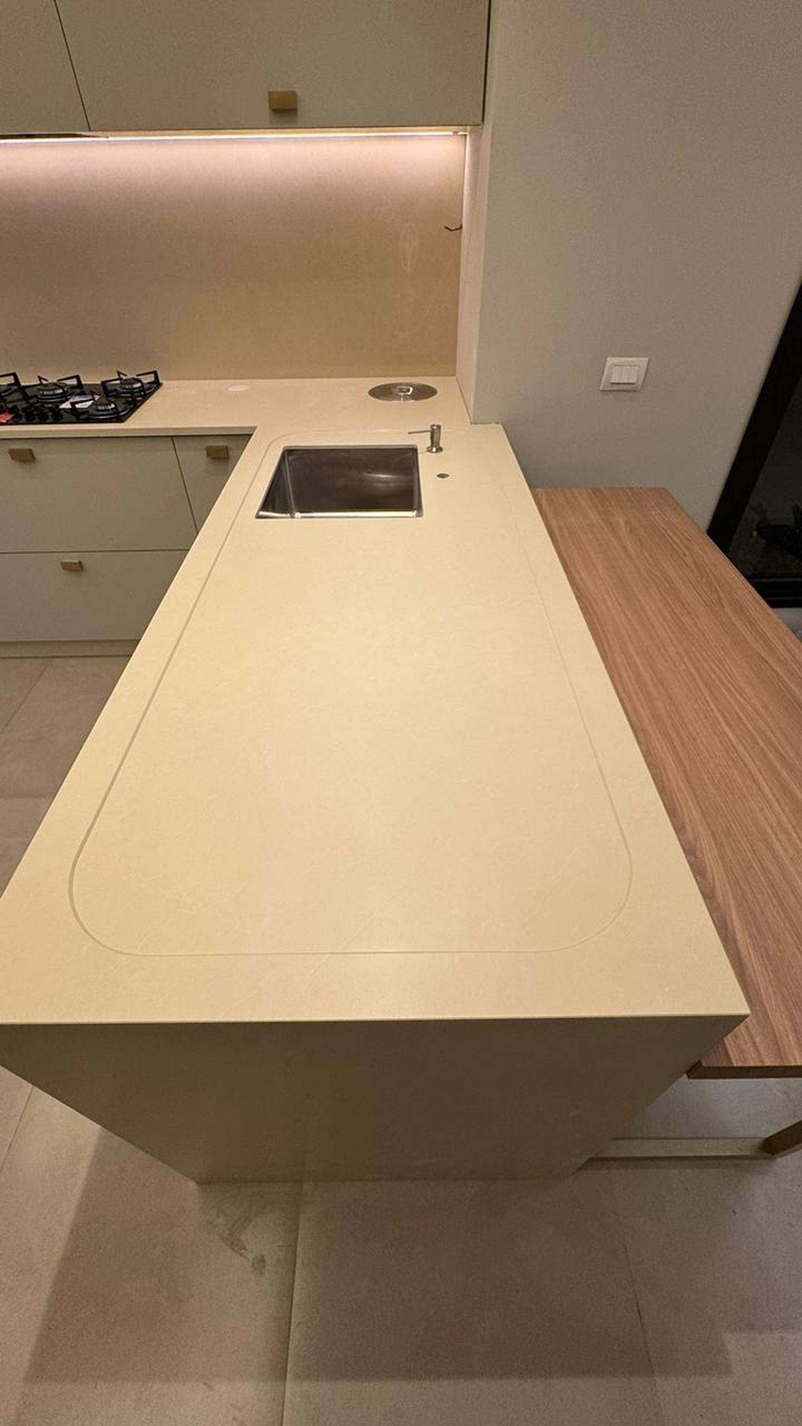 Detalhe de bancada em lâmina ultrafina.